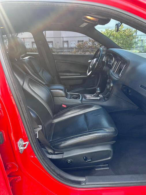 Used 2019 Dodge Charger SXT w/ Leather Interior Group image 18