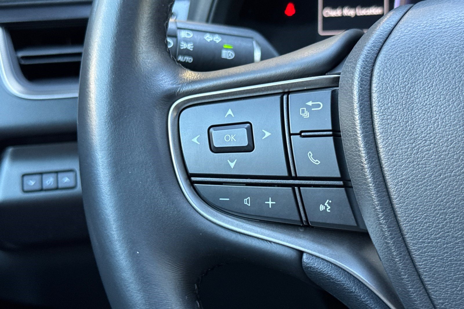Certified 2025 Lexus UX 300h FWD w/ Accessory Package (Z2) image 30