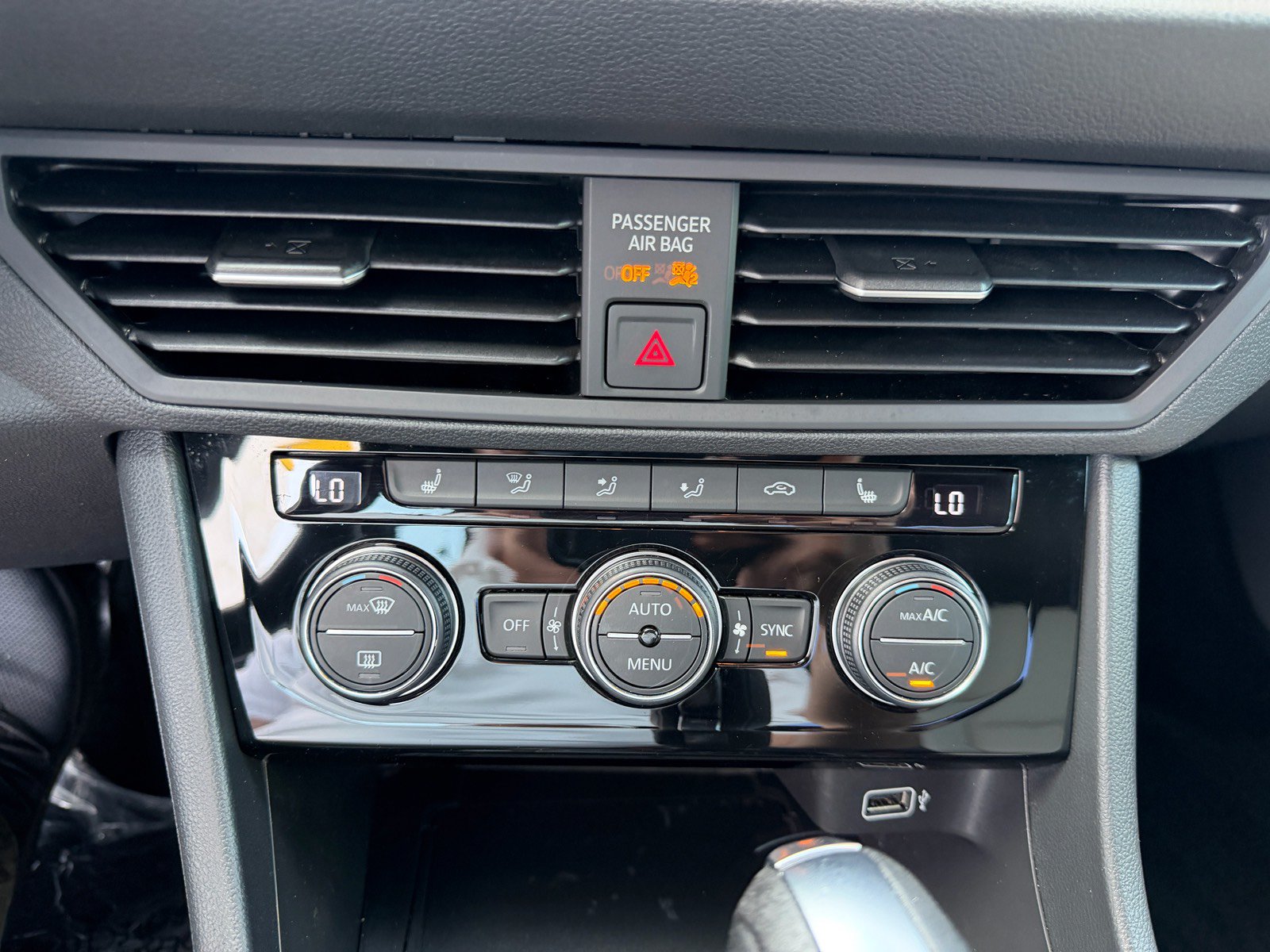 Used 2019 Volkswagen Jetta R-Line FWD image 21