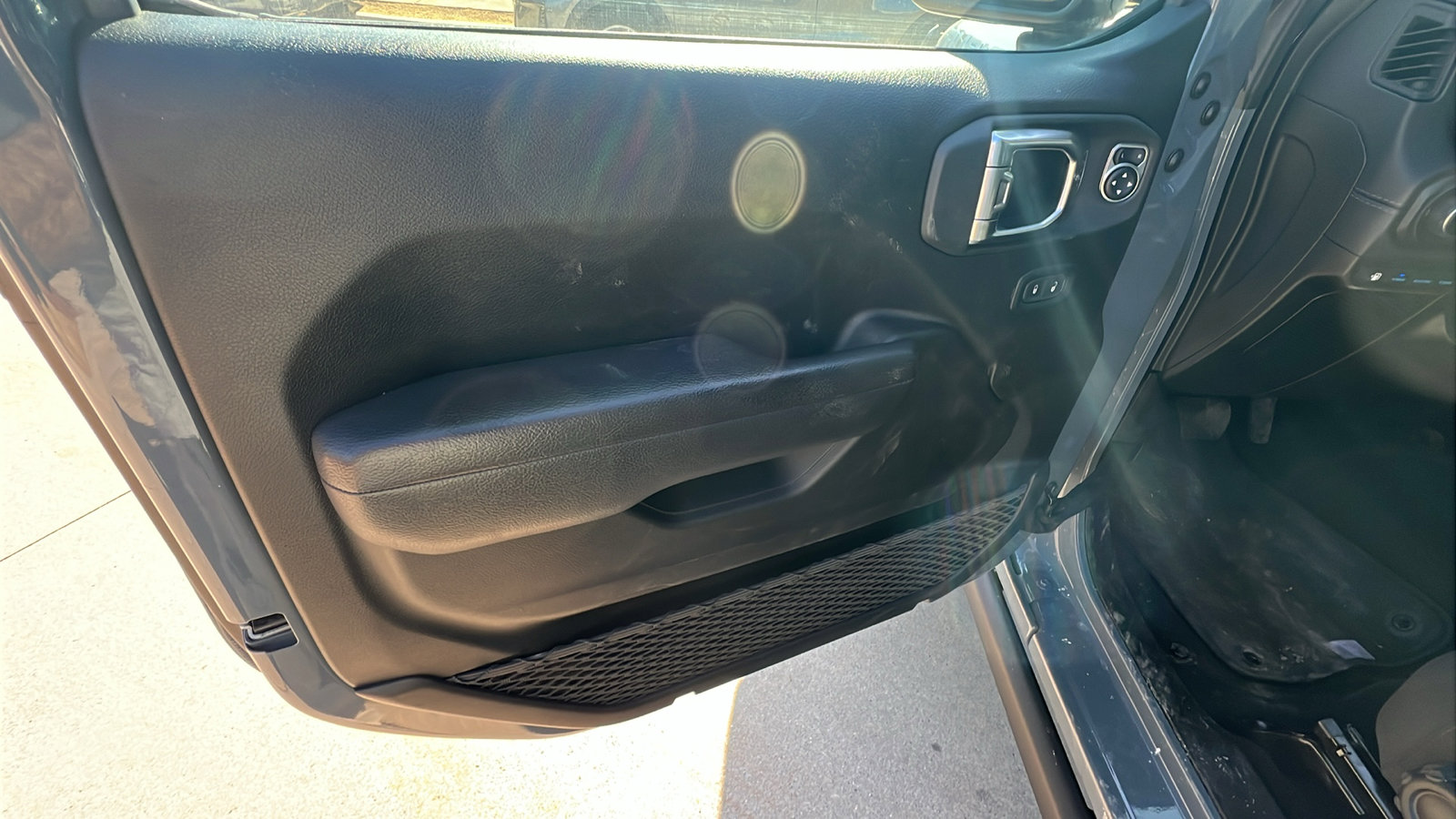 Used 2025 Jeep Wrangler Unlimited Rubicon 4xe w/ Convenience Group image 14