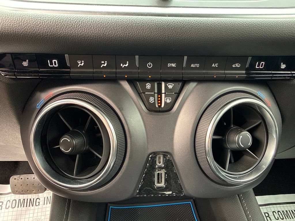 Used 2021 Chevrolet Blazer LT AWD/4WD image 32