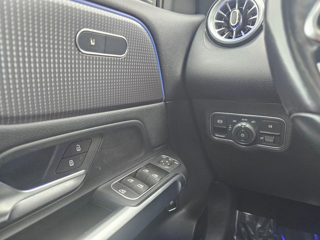 Used 2022 Mercedes-Benz EQB 350 4MATIC image 40