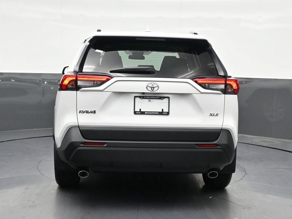 Used 2025 Toyota RAV4 XLE w/ Convenience Package FWD image 4