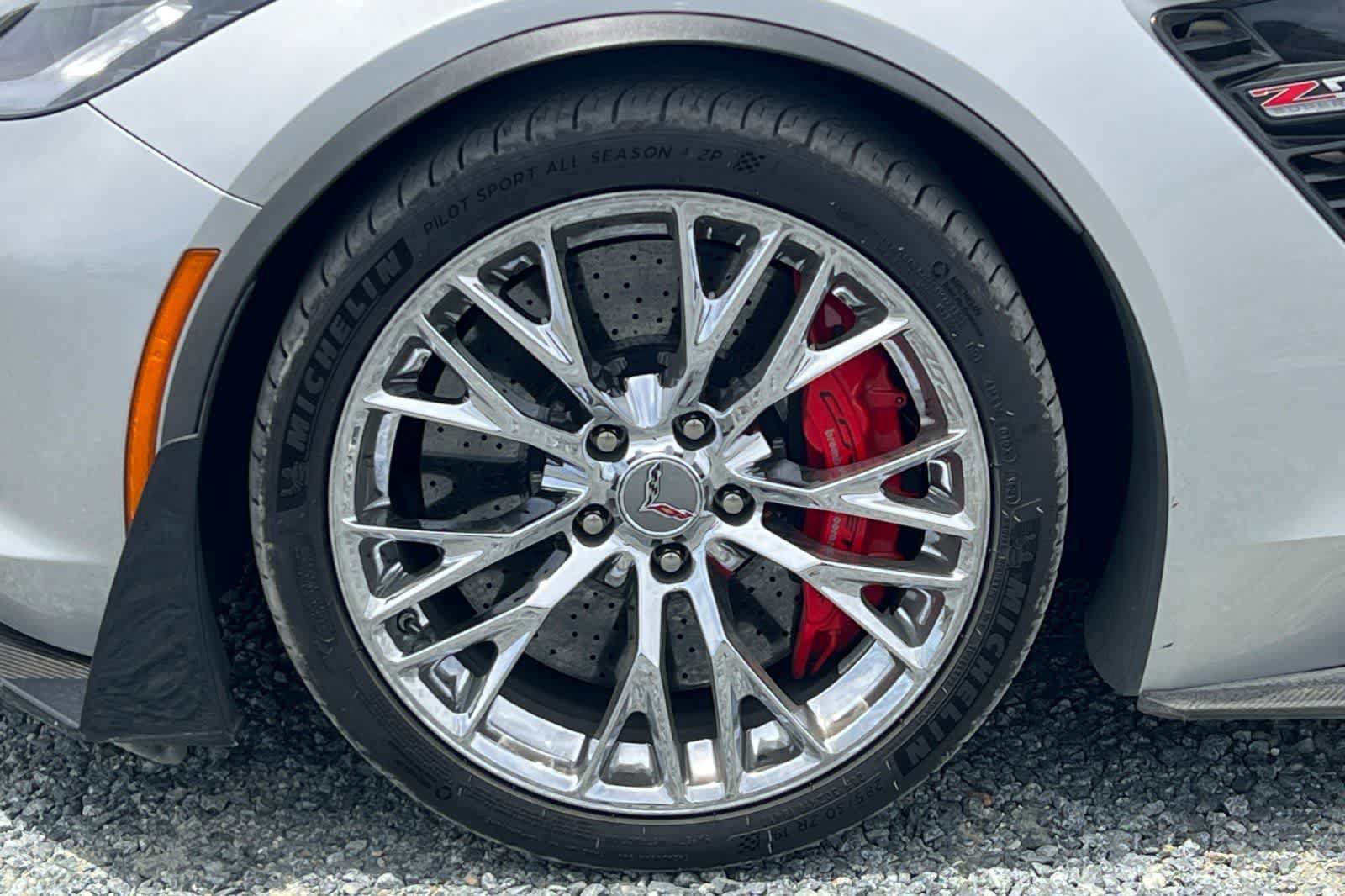 Used 2018 Chevrolet Corvette Z06 RWD image 12