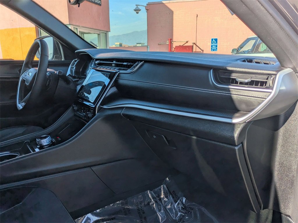 Used 2024 Jeep Grand Cherokee L Laredo image 33