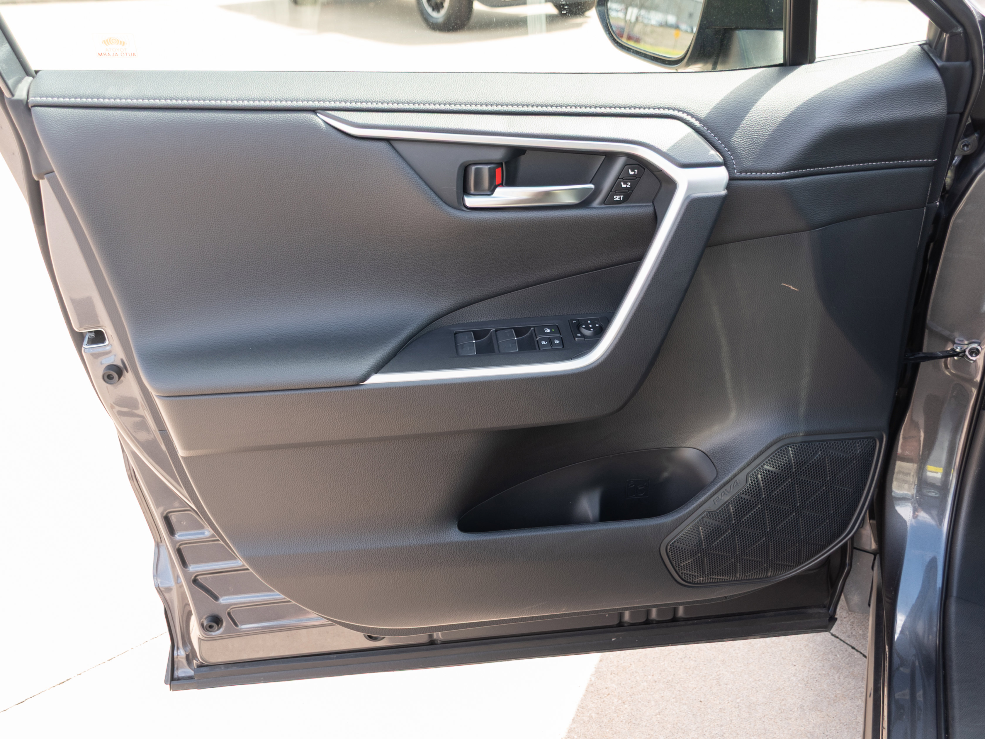 Used 2023 Toyota RAV4 Limited w/ Limited Grade Weather Package AWD/4WD image 10