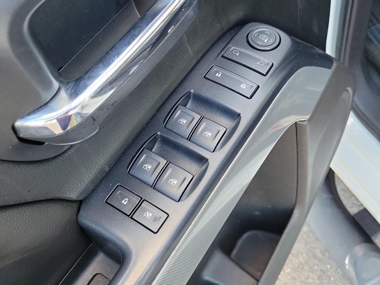 Used 2018 Chevrolet Silverado 1500 LT w/ All Star Edition AWD/4WD image 14