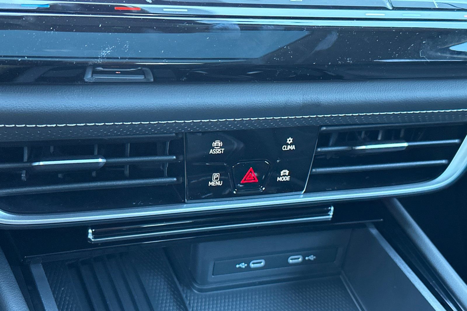 New 2026 Volkswagen Atlas SE image 18