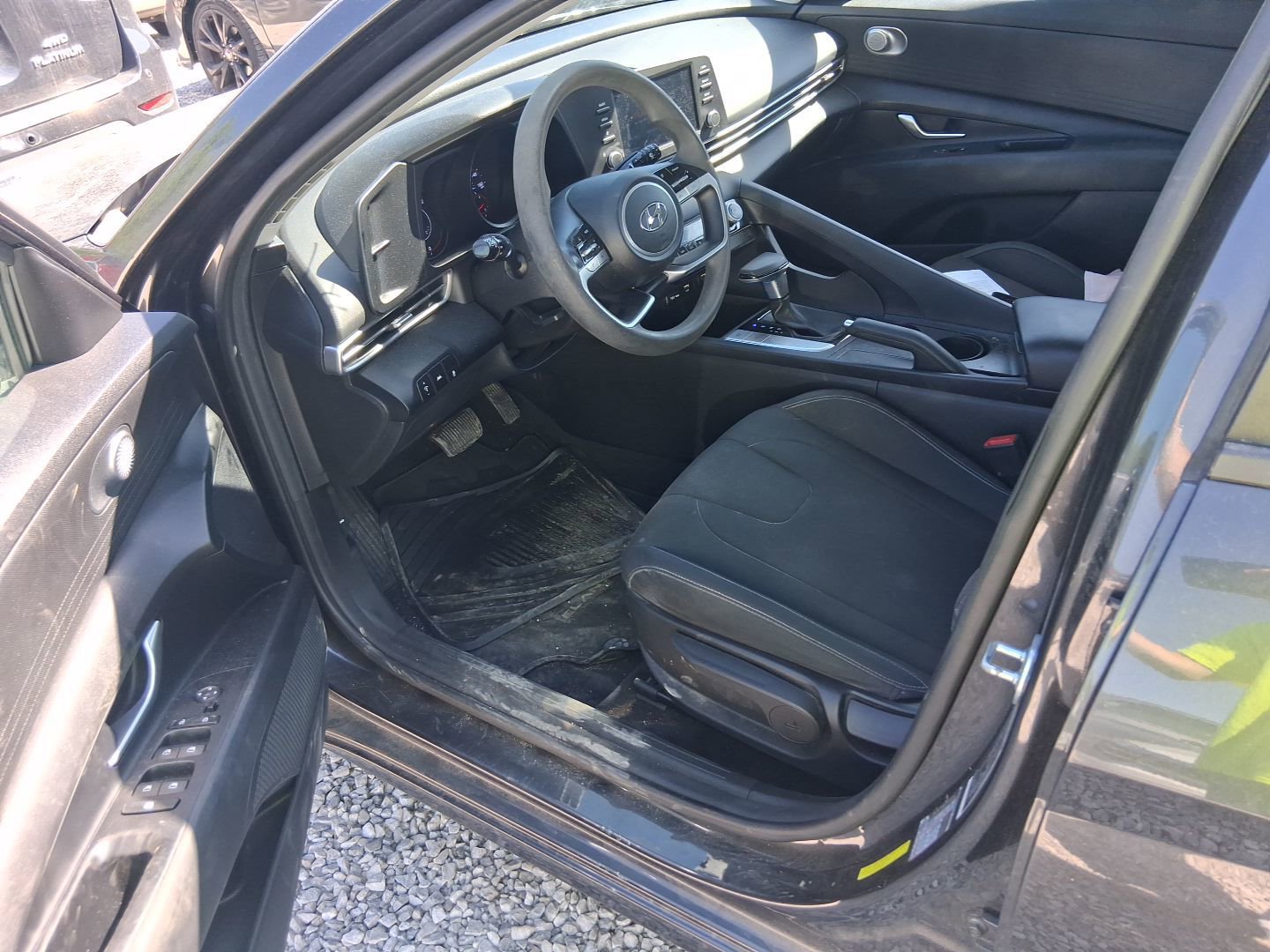 Used 2022 Hyundai Elantra SEL w/ Preferred Accessory Package FWD image 7