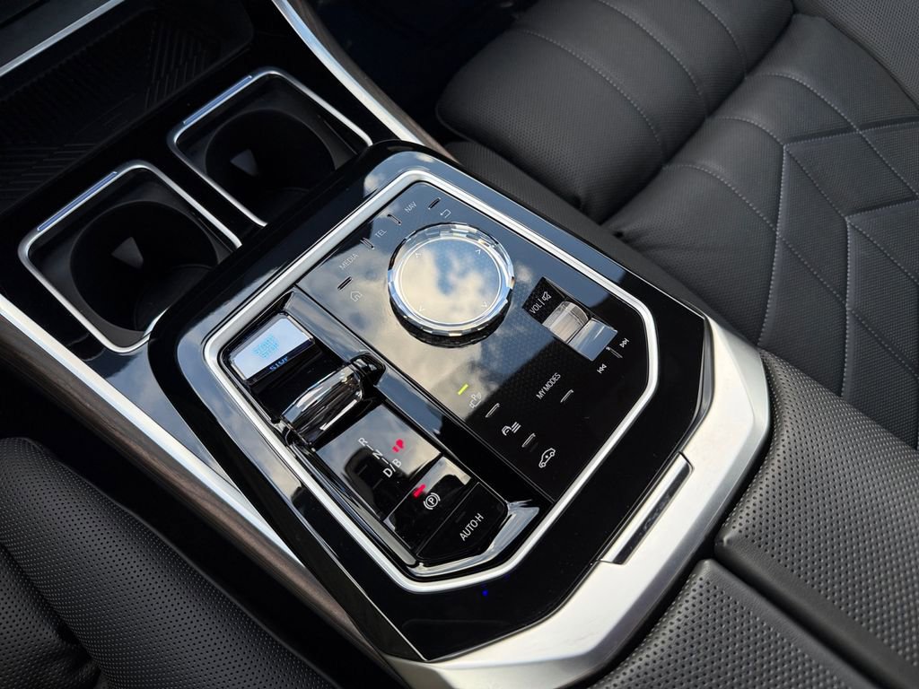 Certified 2023 BMW i7 xDrive60 AWD/4WD image 25