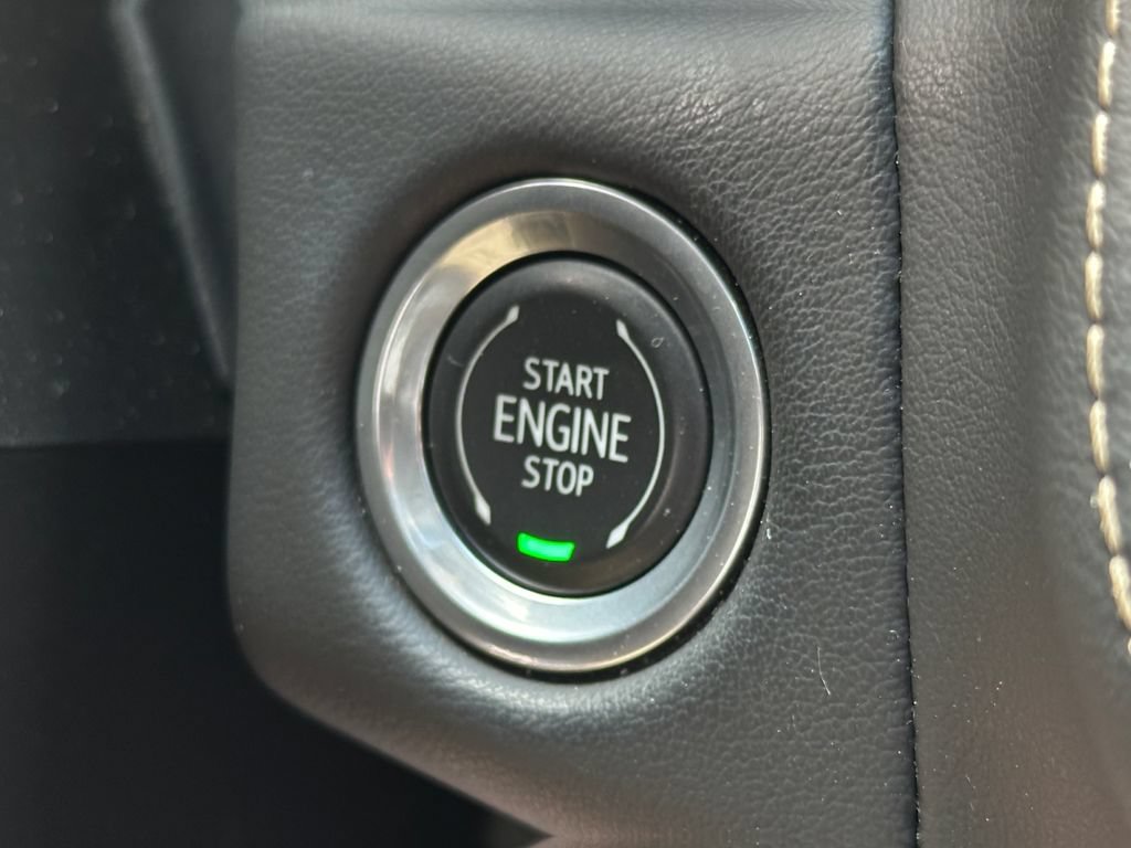 Used 2022 GMC Yukon SLT w/ SLT Premium Package AWD/4WD image 17