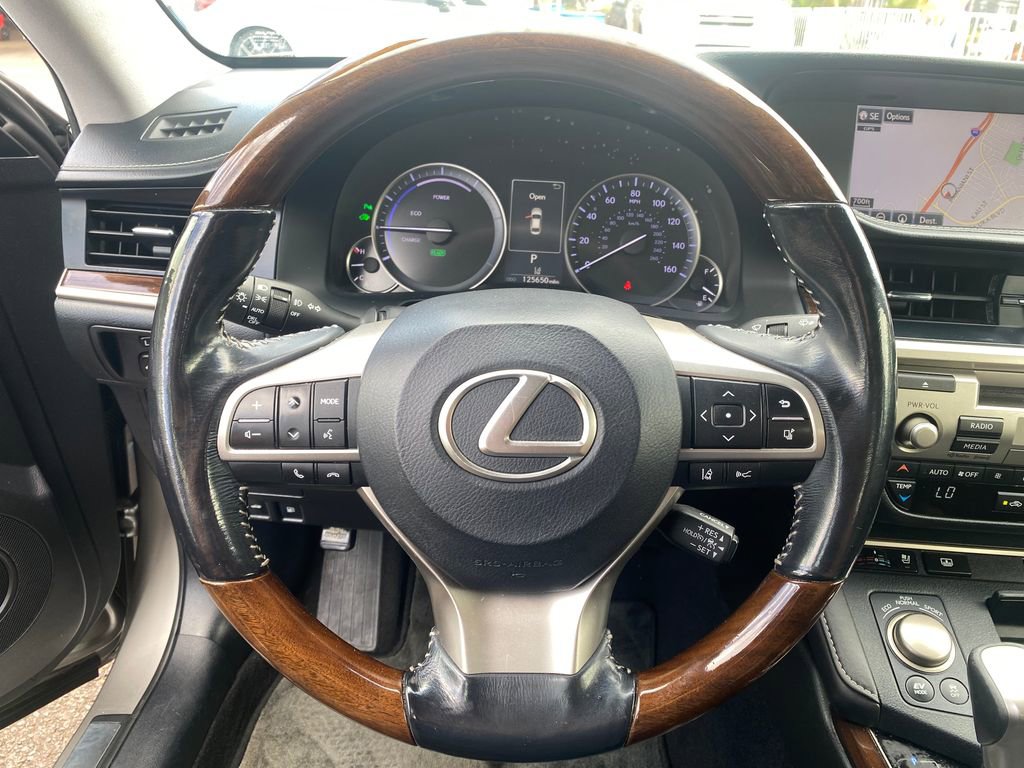 Used 2016 Lexus ES 300h FWD image 14