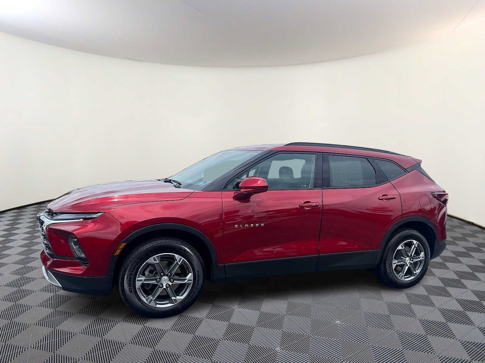 Used 2024 Chevrolet Blazer LT w/ Convenience Package FWD image 3