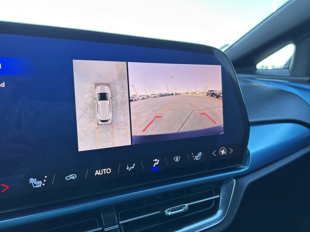 Used 2025 Chevrolet Equinox EV LT w/ Convenience Package image 22