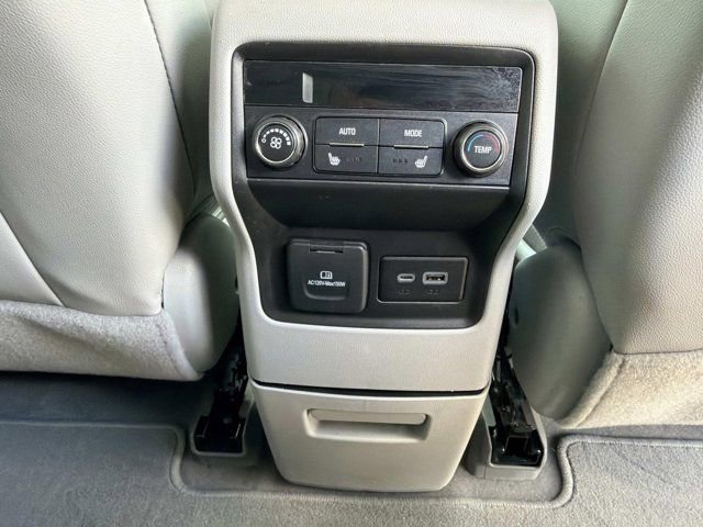 Used 2022 GMC Acadia SLT w/ Technology Package image 22