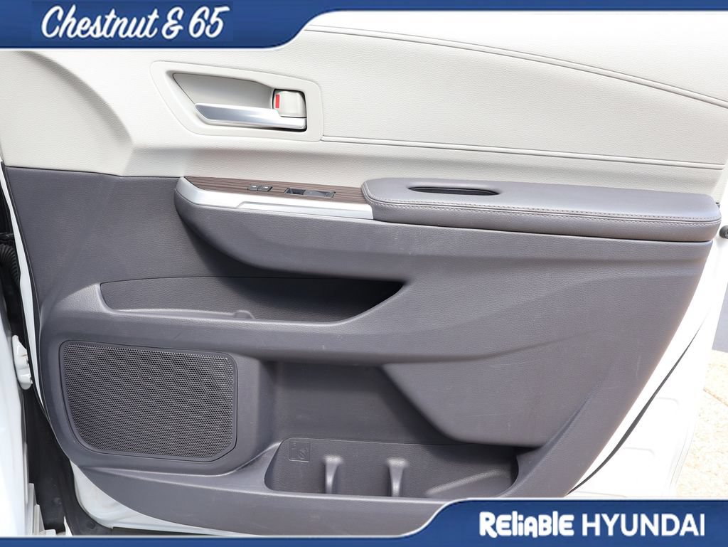 Used 2022 Toyota Sienna XLE w/ XLE Plus Package FWD image 9