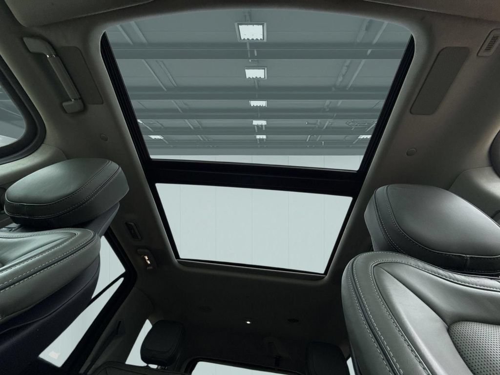 Certified 2024 Lincoln Navigator Black Label AWD/4WD image 13