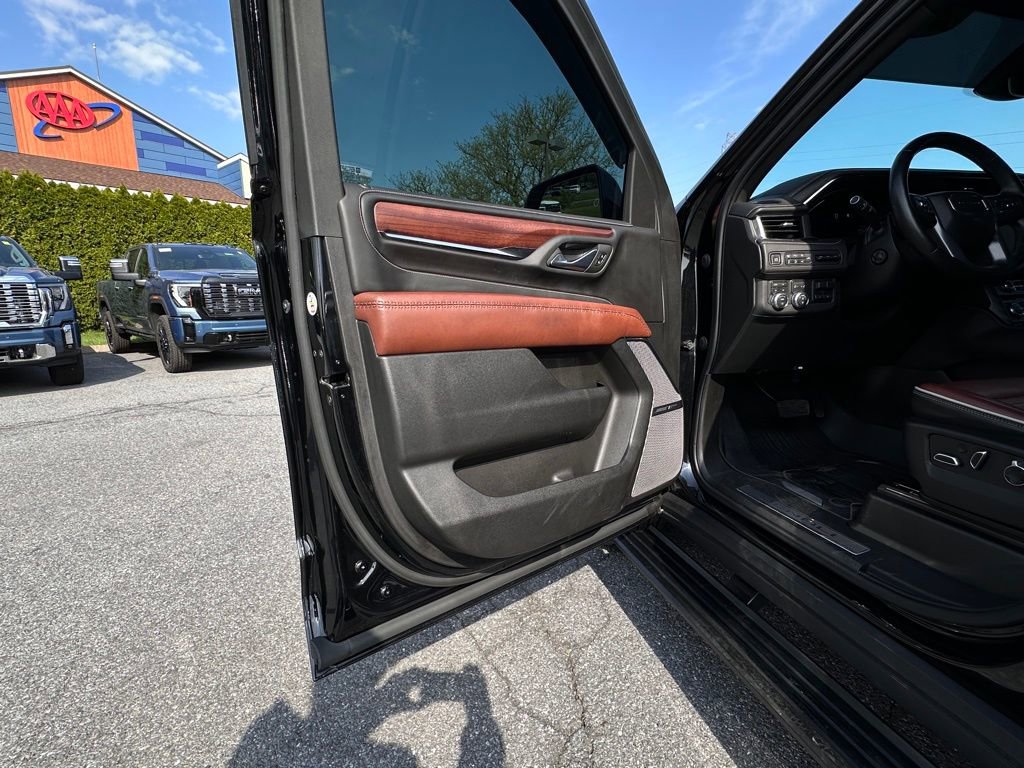 Used 2023 GMC Yukon Denali Ultimate AWD/4WD image 23