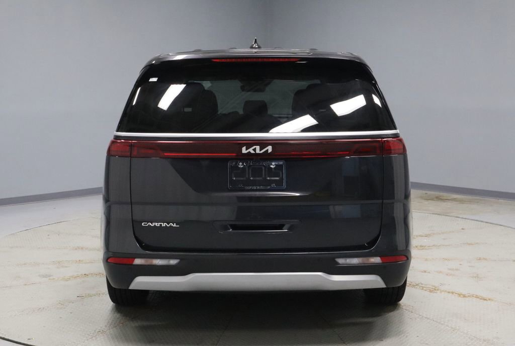 Used 2024 Kia Carnival LX FWD image 8