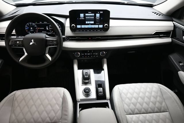 Used 2024 Mitsubishi Outlander SEL Black Edition FWD image 14
