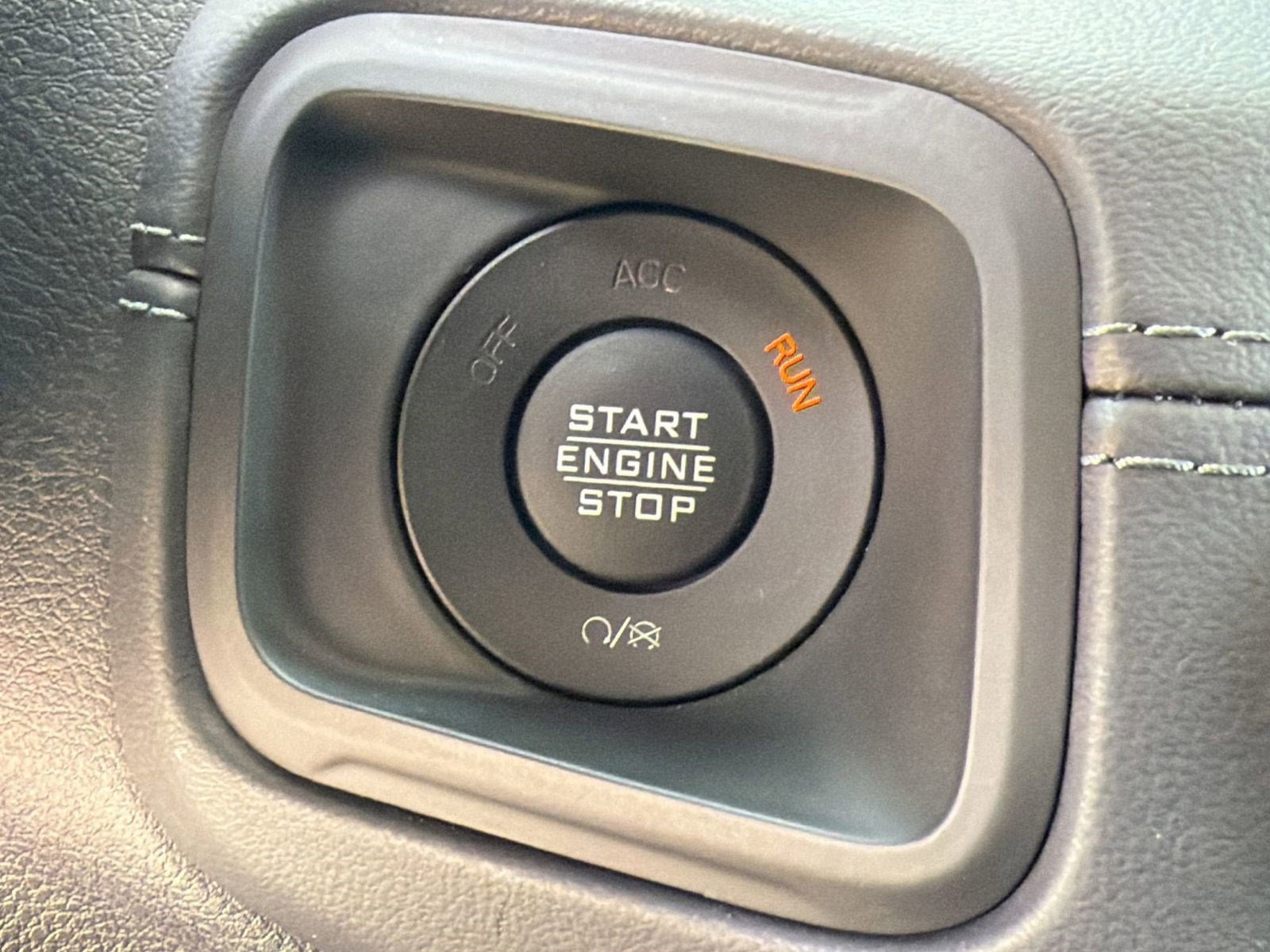 Certified 2025 Jeep Wrangler Sahara image 25