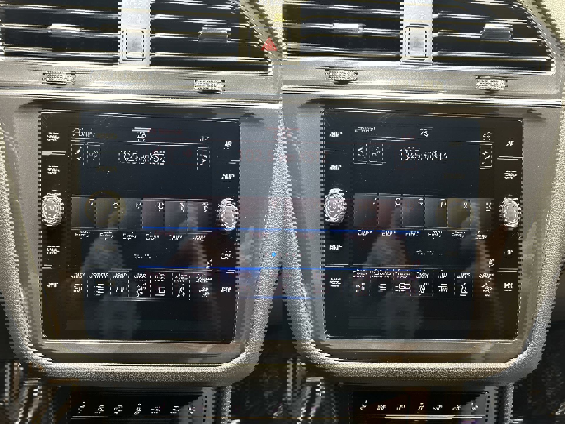 Used 2022 Volkswagen Tiguan SE R-Line image 14