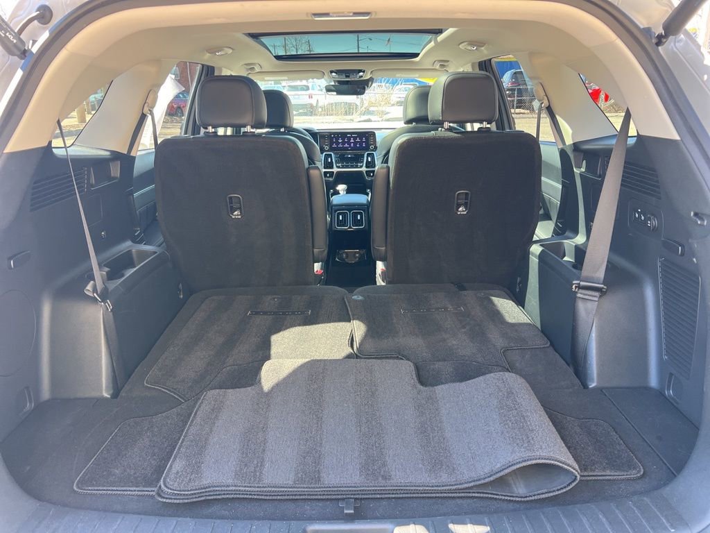 Certified 2023 Kia Sorento SX image 28