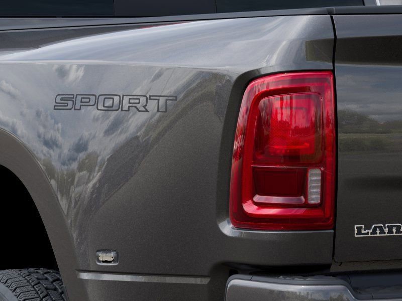 New 2026 RAM 3500 Laramie AWD/4WD image 4