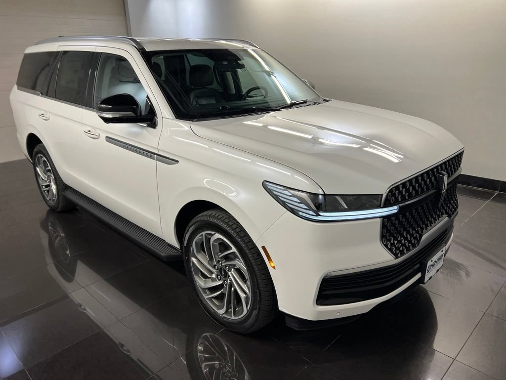 Used 2026 Lincoln Navigator Premiere AWD/4WD image 1