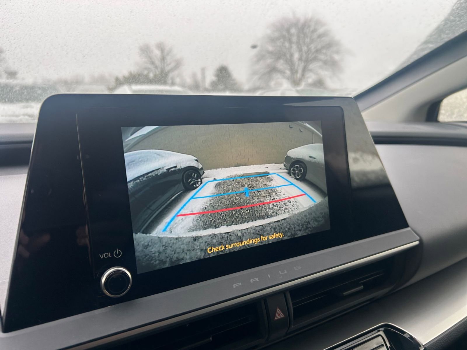 Used 2025 Toyota Prius LE image 17