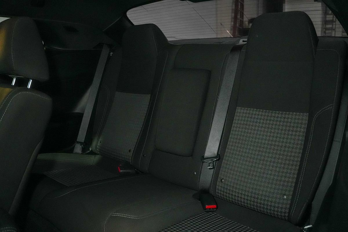 Used 2020 Dodge Challenger SXT w/ Driver Convenience Group RWD image 18