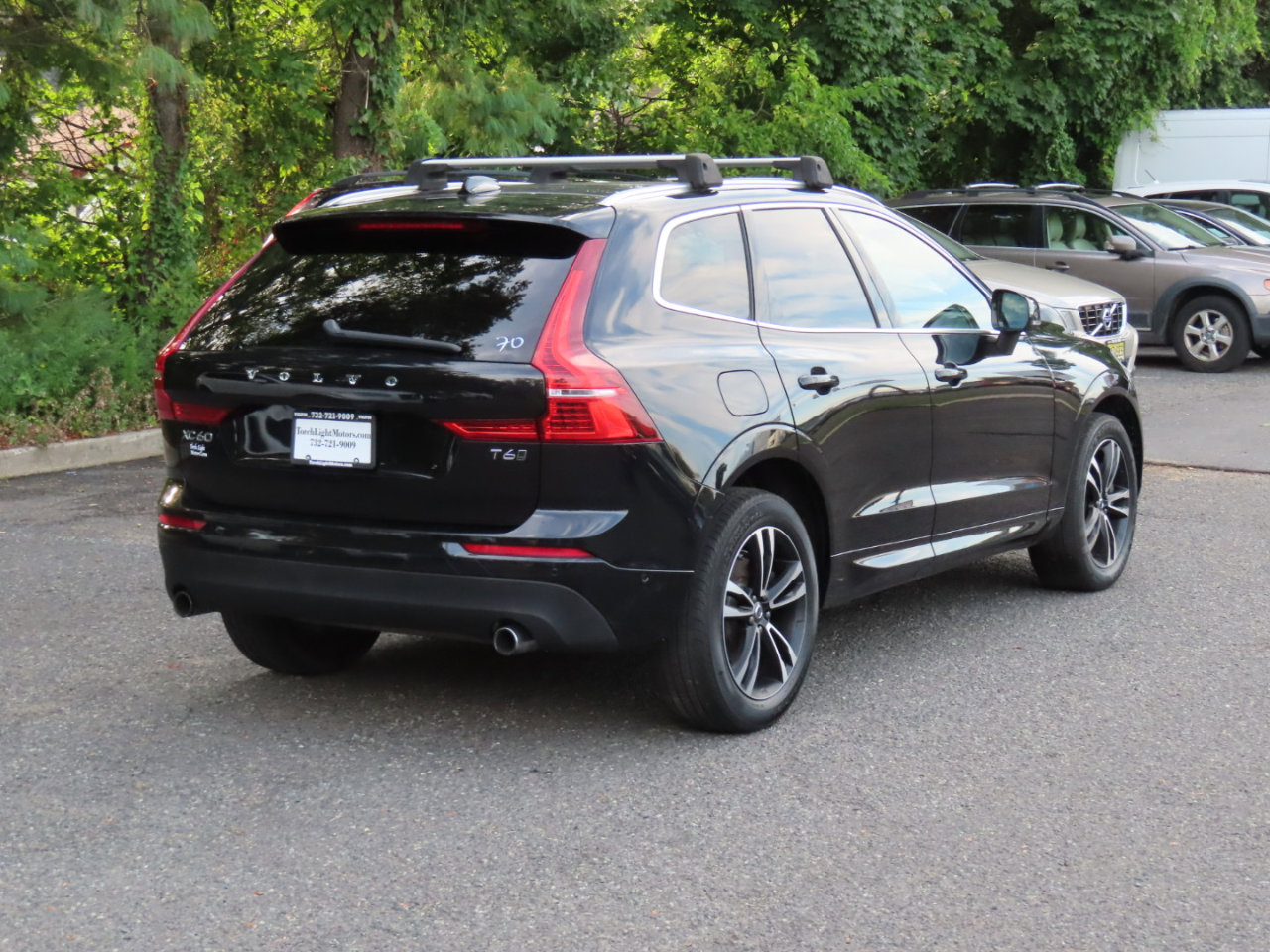 Used 2018 Volvo XC60 T6 Momentum w/ Convenience Package image 23