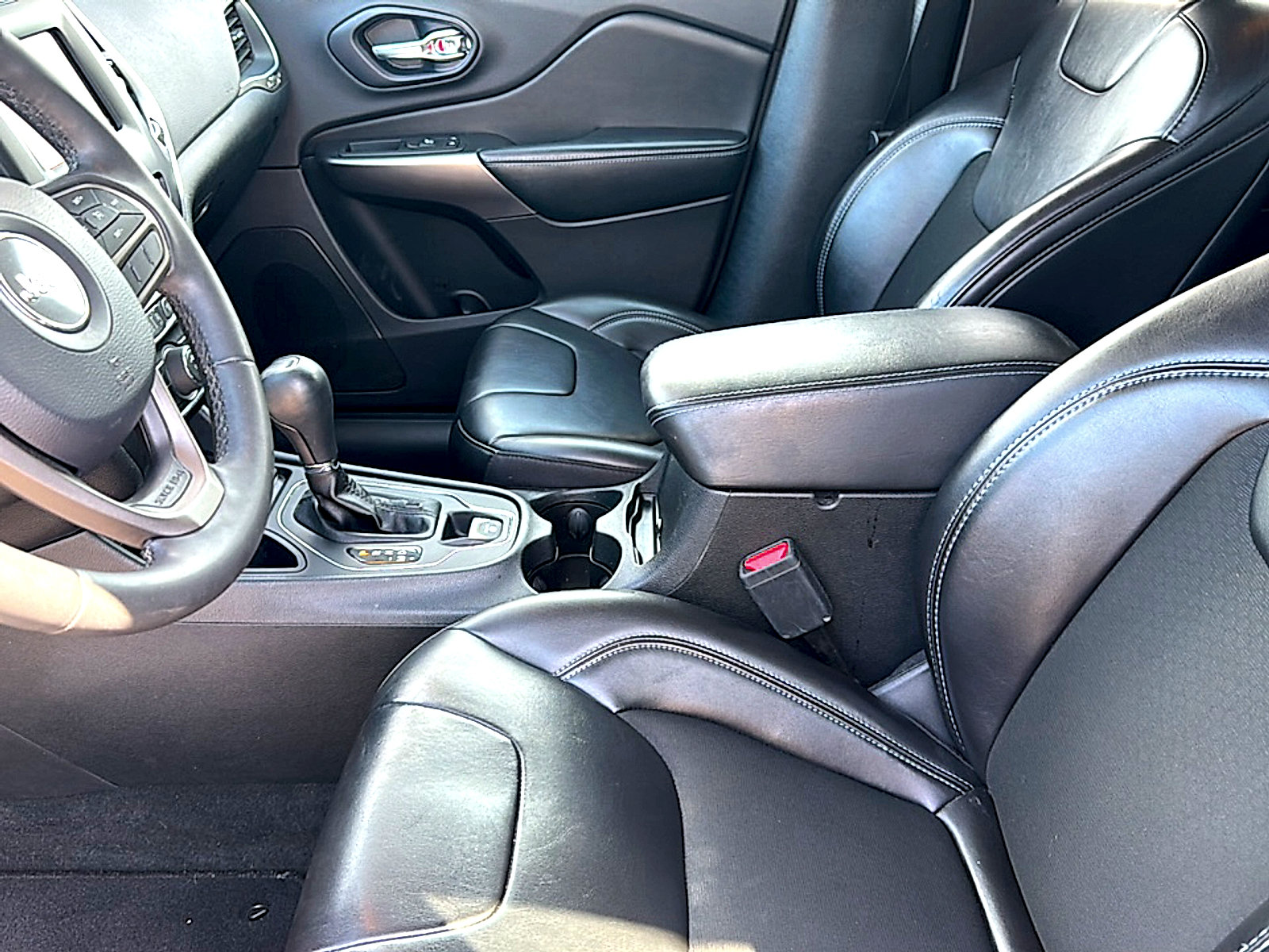 Used 2020 Jeep Cherokee Latitude Plus FWD image 13