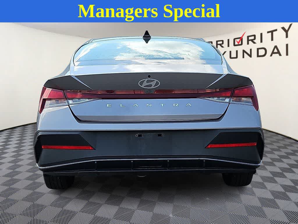 Used 2024 Hyundai Elantra SEL FWD image 5