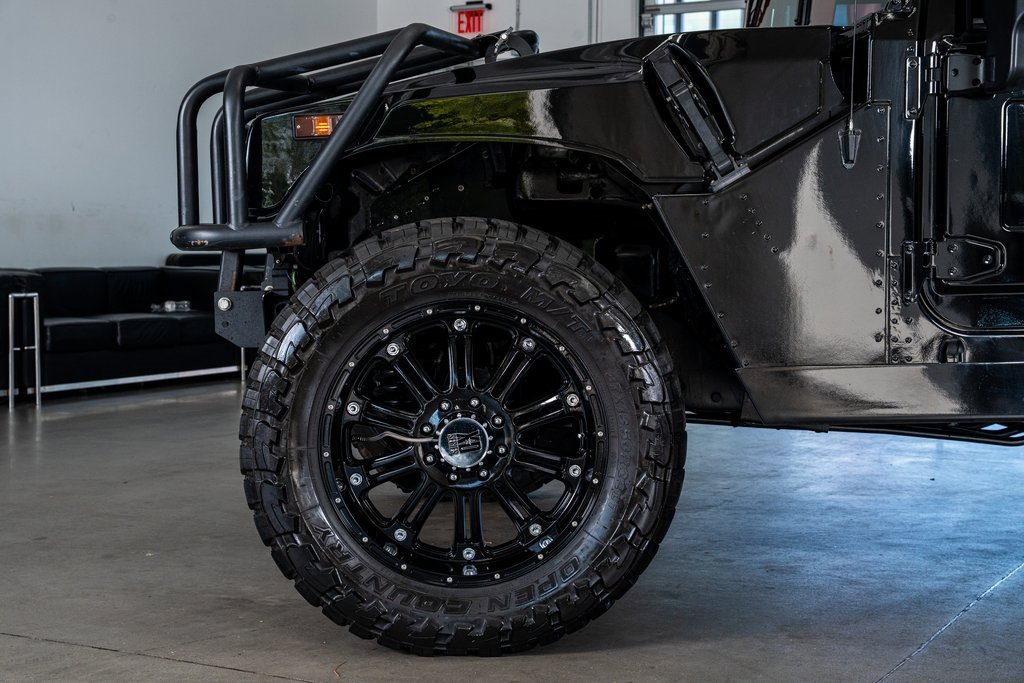 Used 2002 HUMMER H1 4-Door Wagon image 9