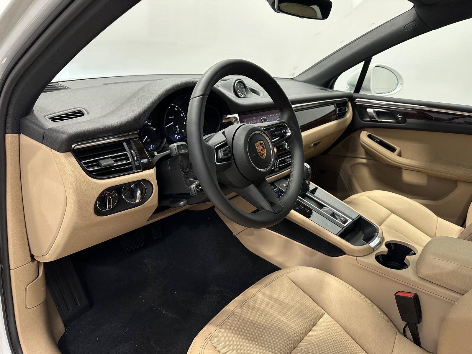 New 2026 Porsche Macan AWD/4WD image 4