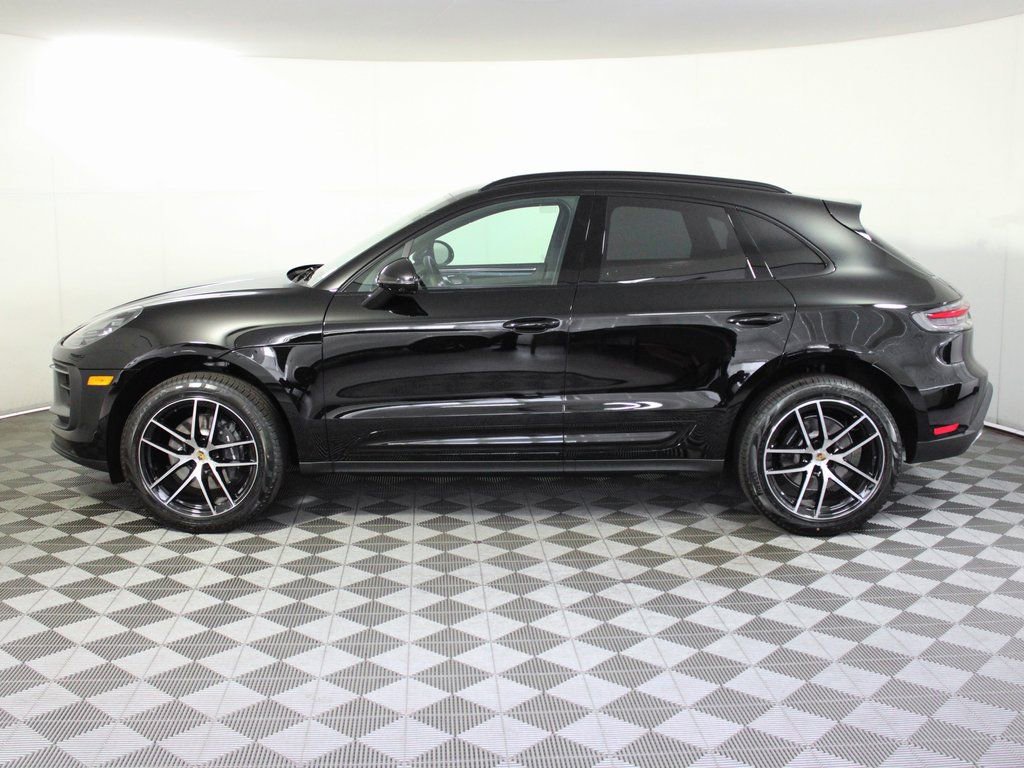 Certified 2025 Porsche Macan image 2