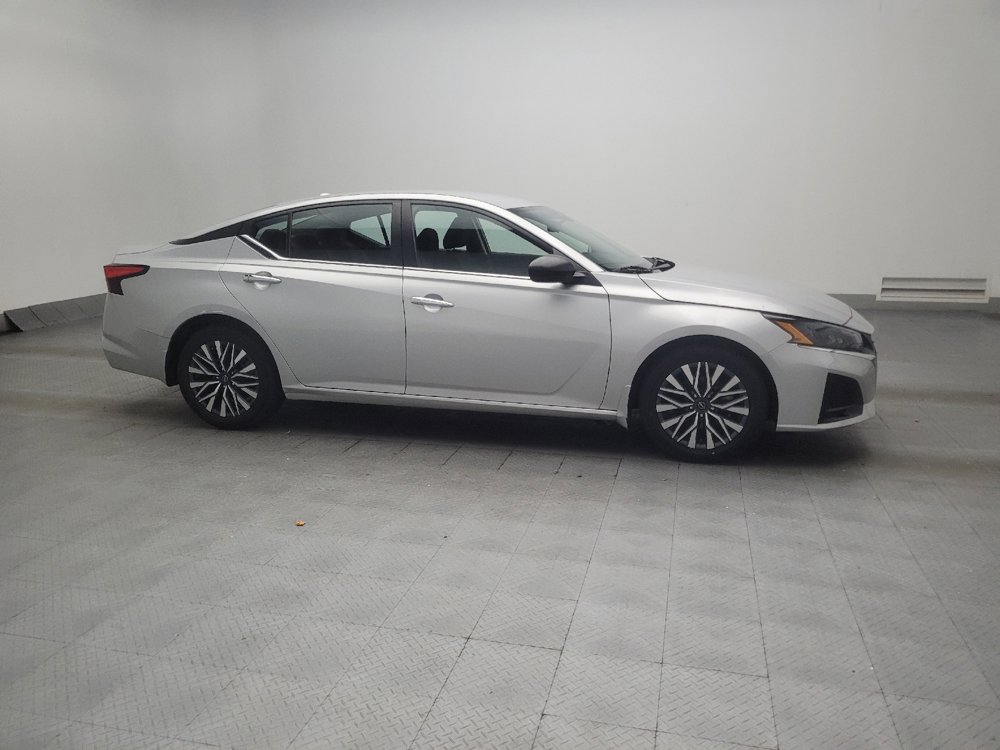 Used 2024 Nissan Altima 2.5 SV FWD image 11