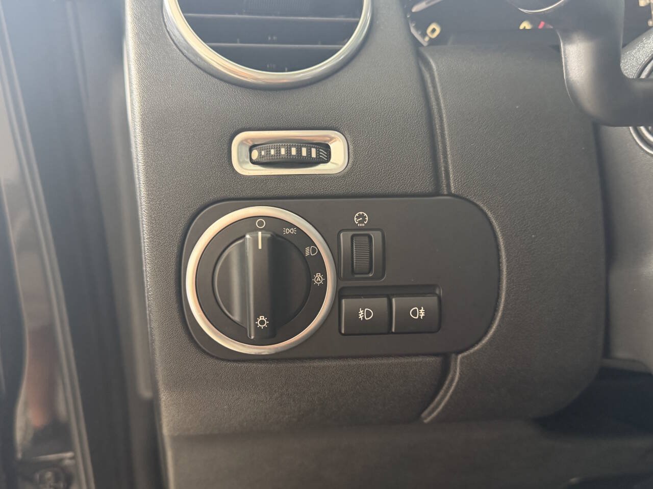 Used 2015 Land Rover LR4 HSE AWD/4WD image 23