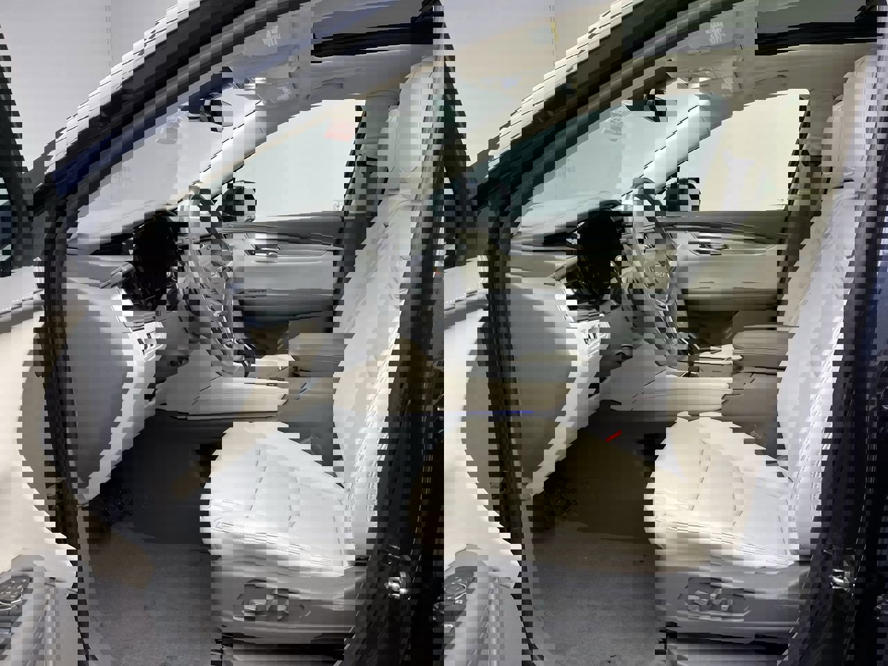 Used 2018 Cadillac XT5 Luxury w/ Driver Awareness Package image 3