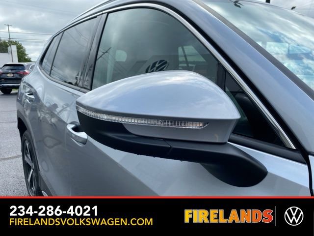 New 2025 Volkswagen Tiguan SE image 13