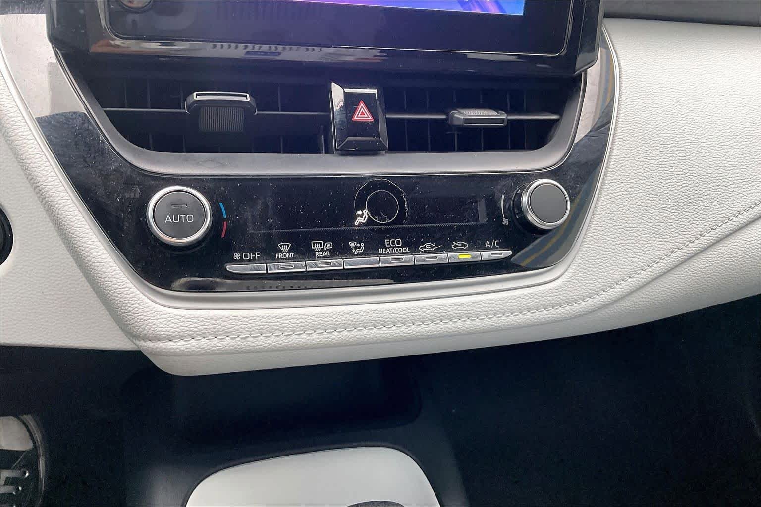 Used 2024 Toyota Corolla SE FWD image 32