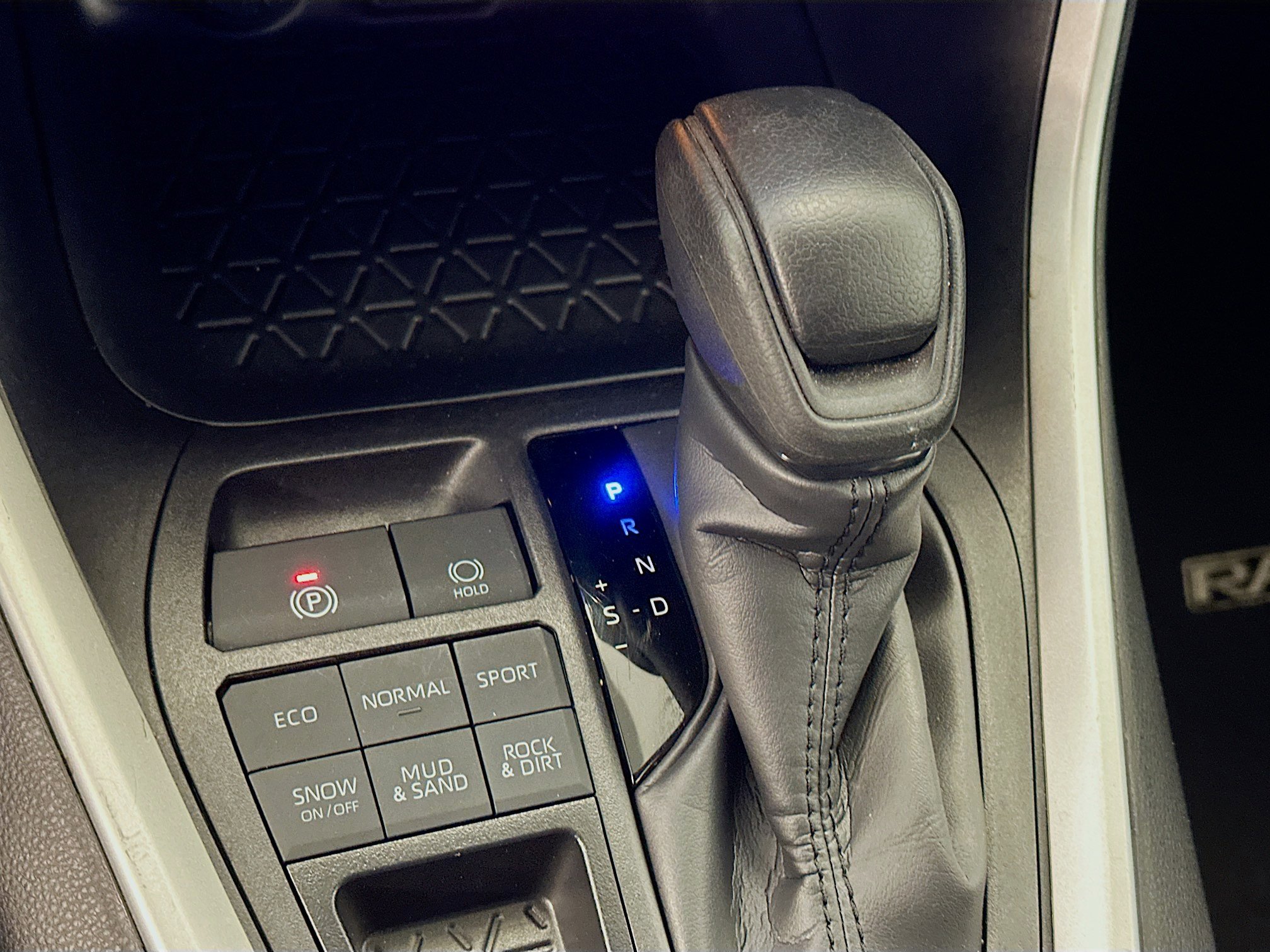 Used 2025 Toyota RAV4 XLE image 25