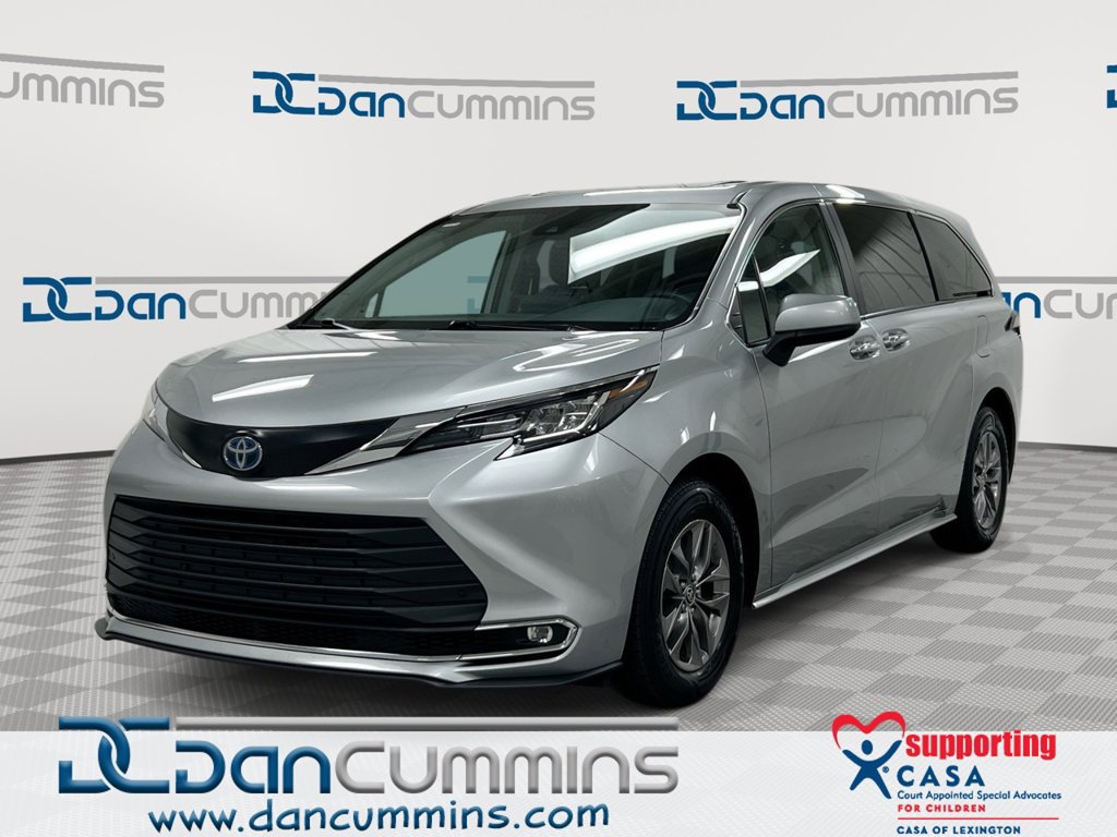 Used 2023 Toyota Sienna XLE AWD/4WD image 1