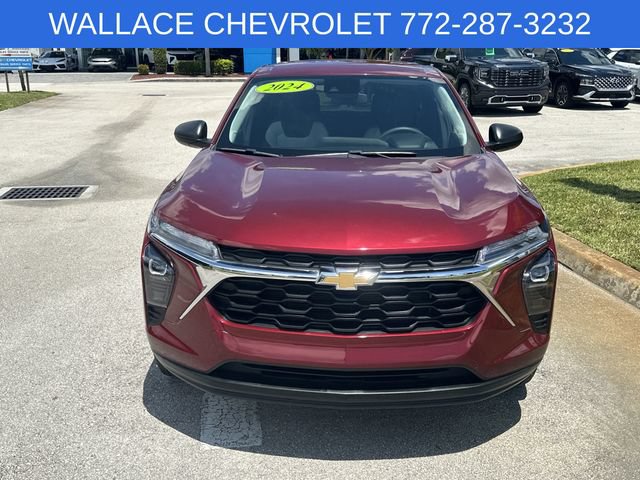 Used 2024 Chevrolet Trax LS w/ Driver Confidence Package FWD image 4