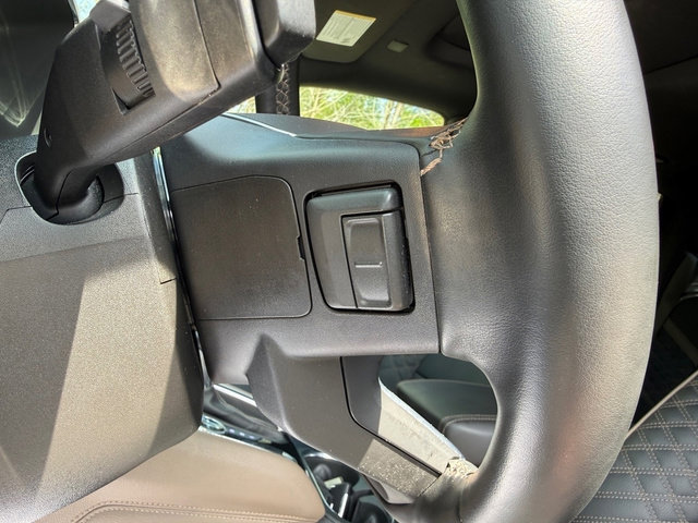 Used 2023 GMC Canyon Denali image 15