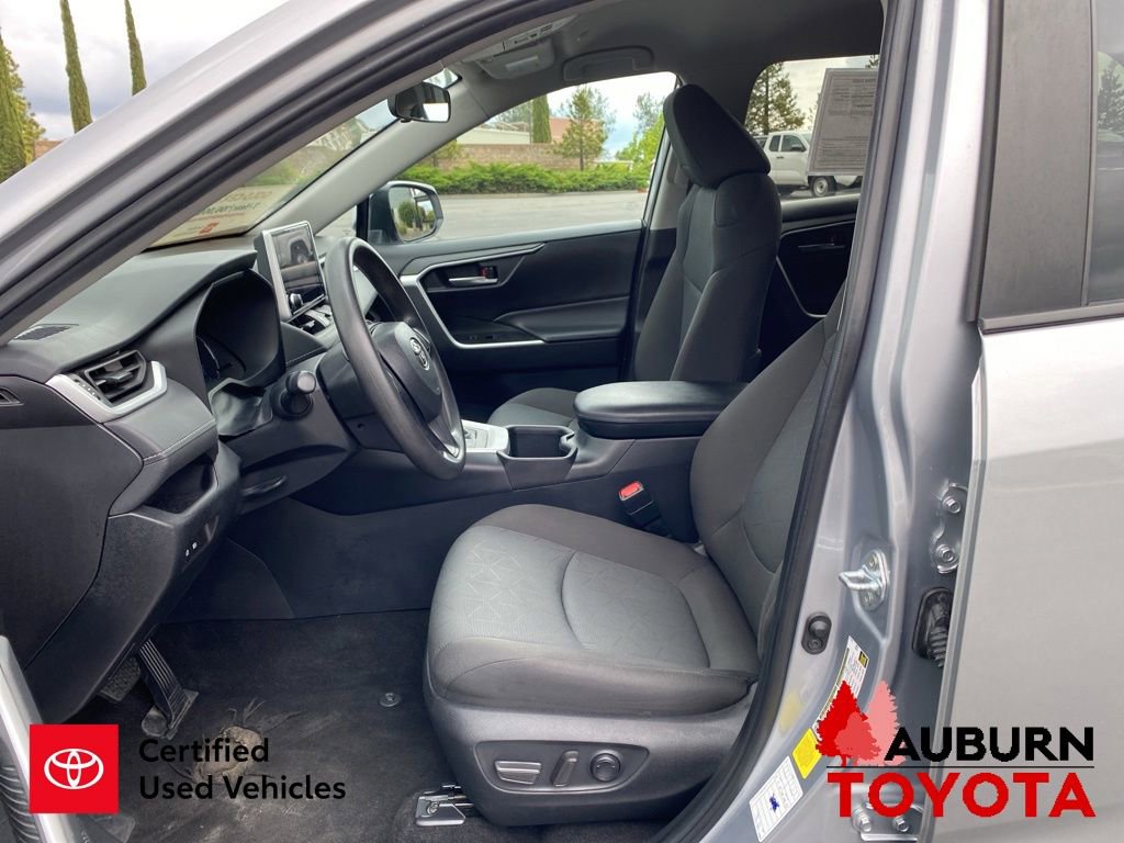 Used 2024 Toyota RAV4 XLE AWD/4WD image 30