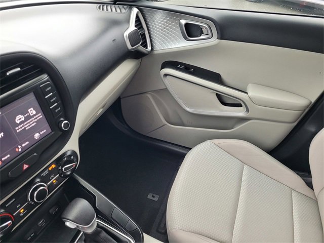 Used 2023 Kia Soul LX w/ LX Technology Package image 11