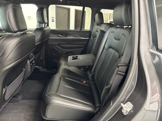 Used 2025 Jeep Grand Cherokee Limited w/ Black Appearance Package AWD/4WD image 22
