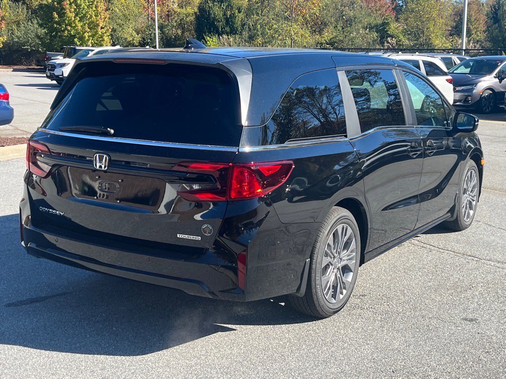 New 2026 Honda Odyssey Touring image 3